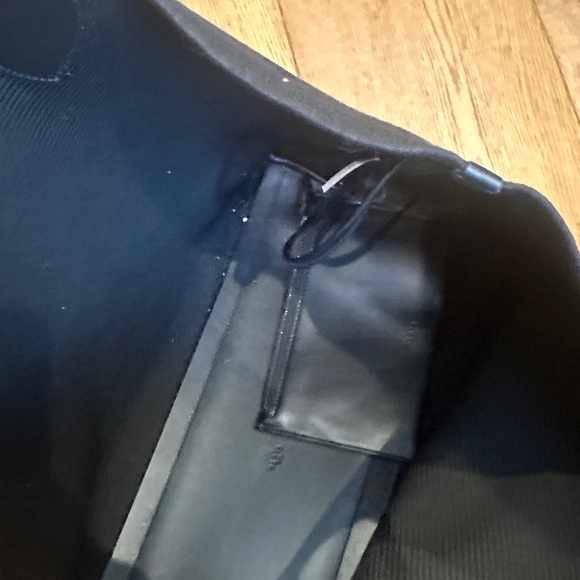 Alaia Elegant Black Tote with White Accents - Picture 6 of 12